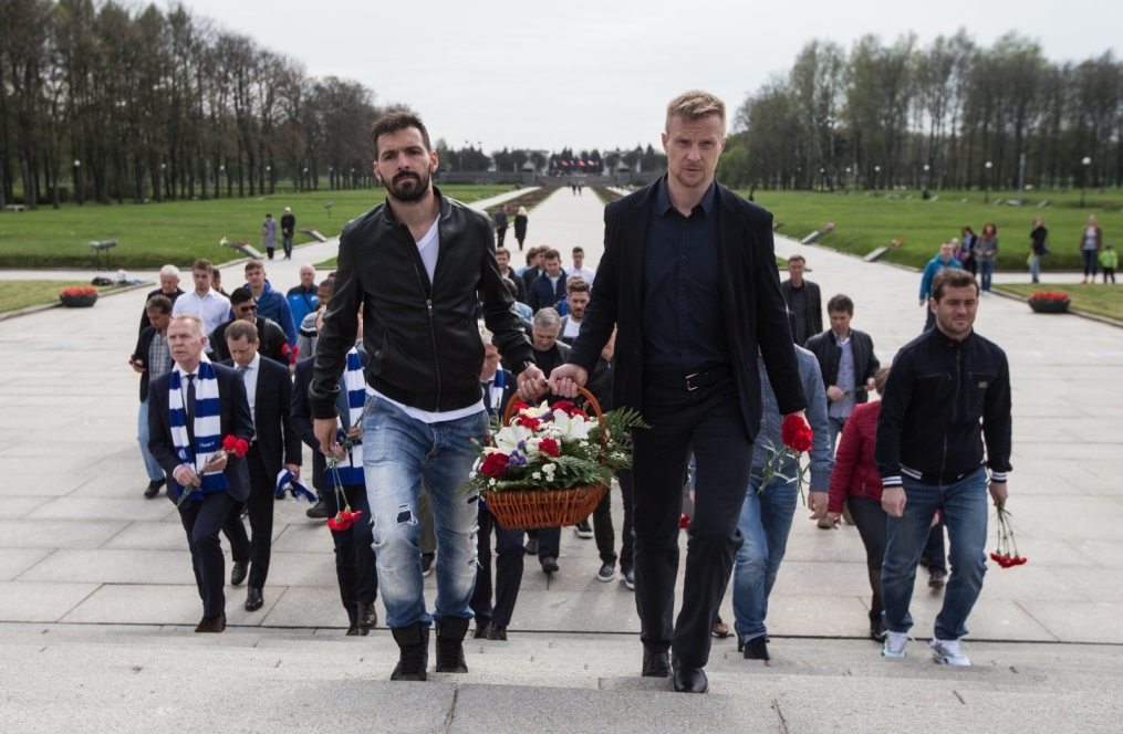 «Зенит» на Пискаревском мемориале