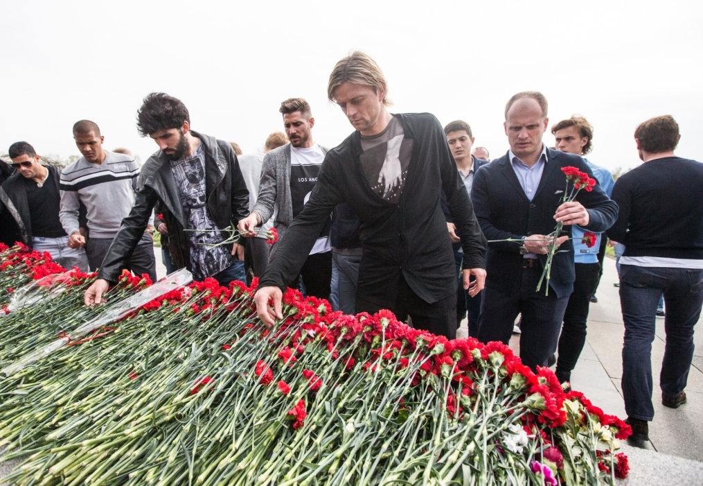 «Зенит» на Пискаревском мемориале