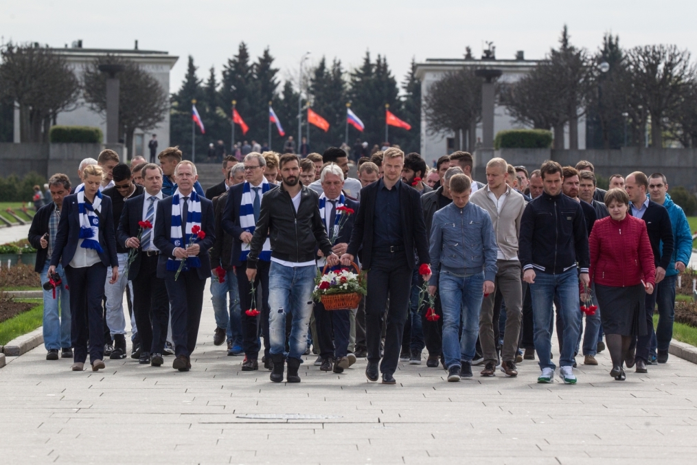 «Зенит» на Пискаревском мемориале