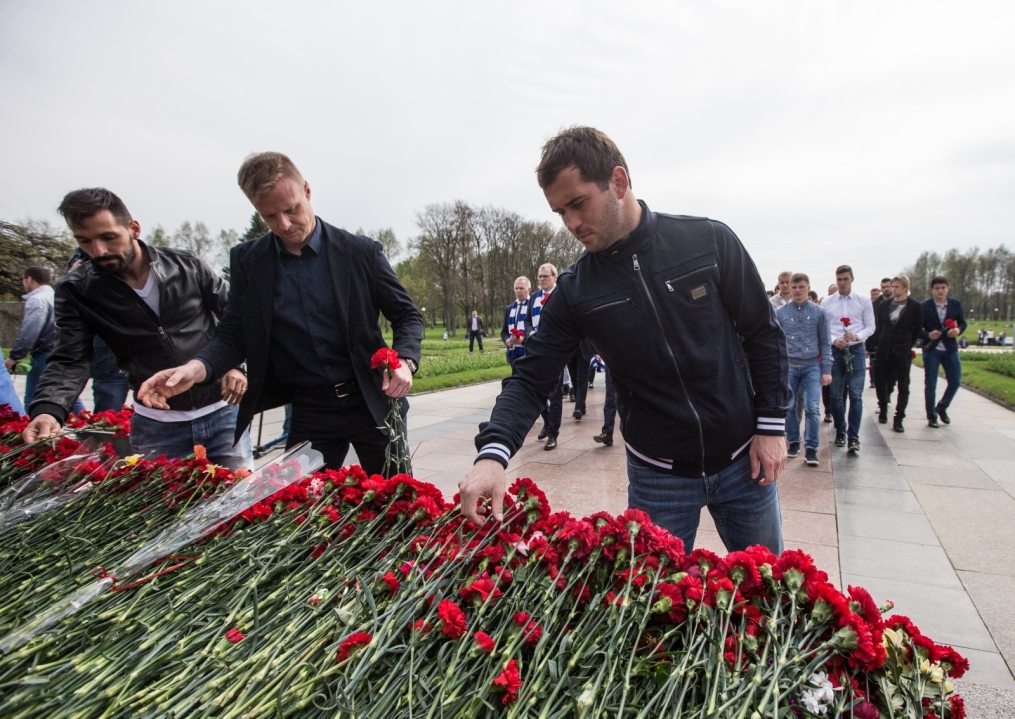 «Зенит» на Пискаревском мемориале