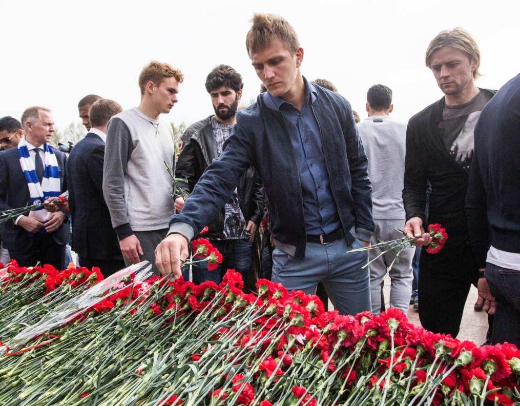 «Зенит» на Пискаревском мемориале