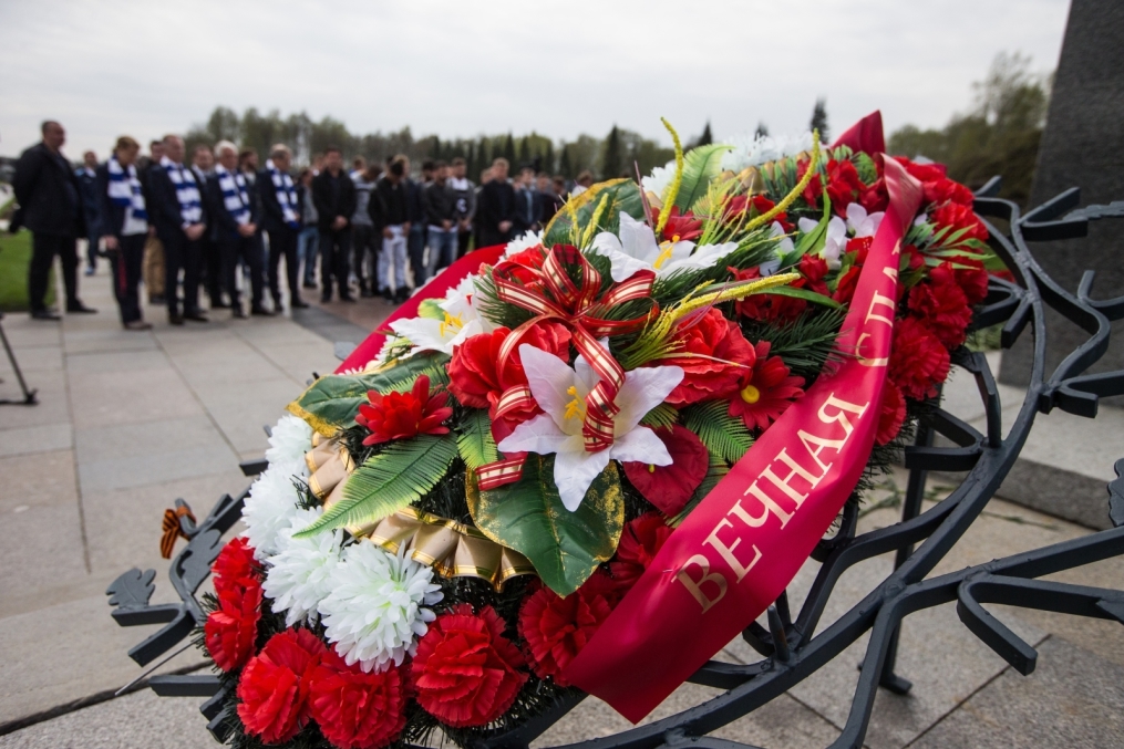 «Зенит» на Пискаревском мемориале