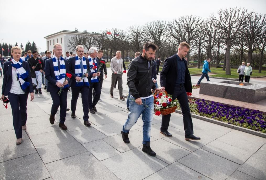 «Зенит» на Пискаревском мемориале