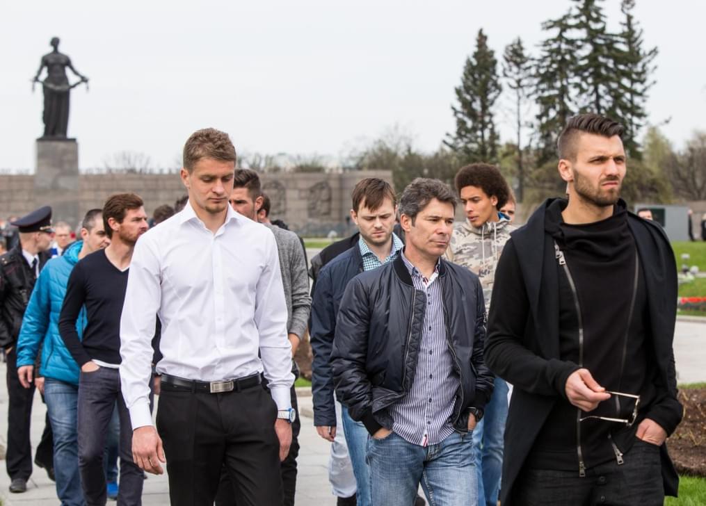 «Зенит» на Пискаревском мемориале