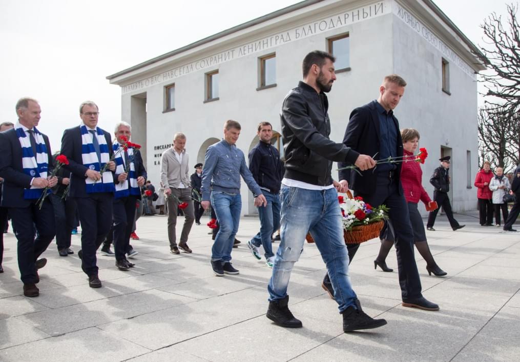 «Зенит» на Пискаревском мемориале