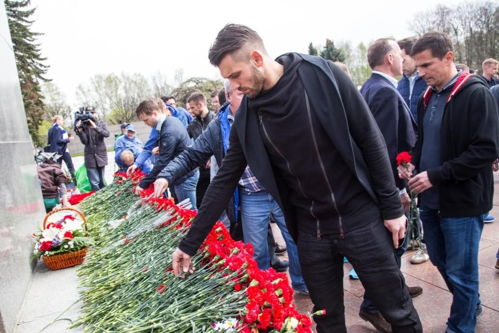 «Зенит» на Пискаревском мемориале