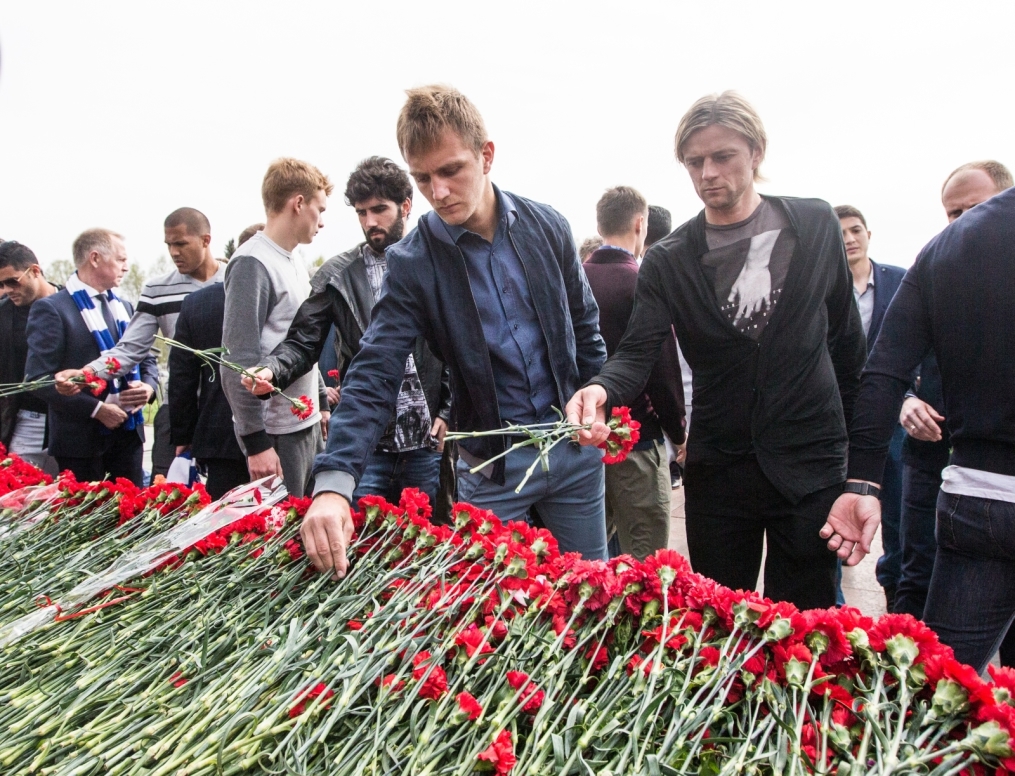 «Зенит» на Пискаревском мемориале