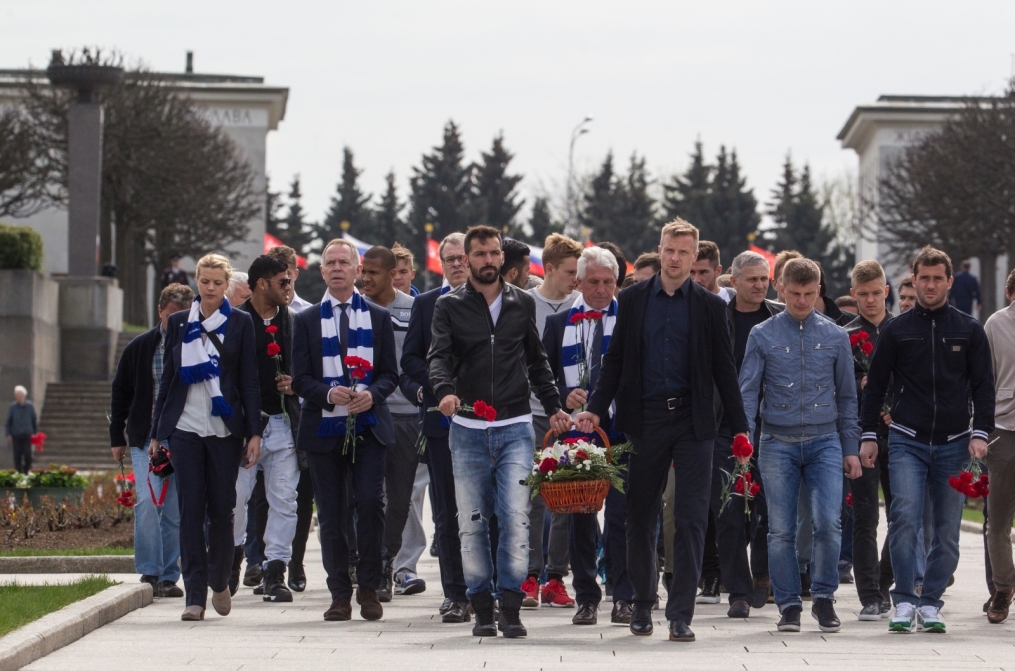 «Зенит» на Пискаревском мемориале