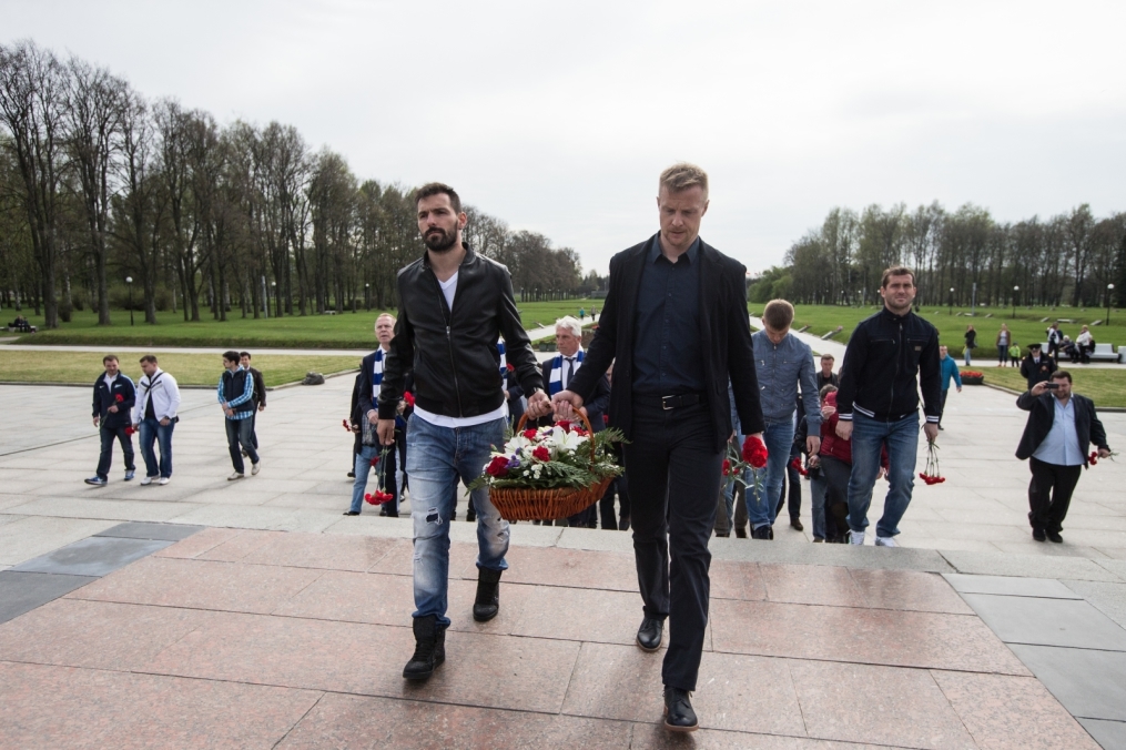 «Зенит» на Пискаревском мемориале