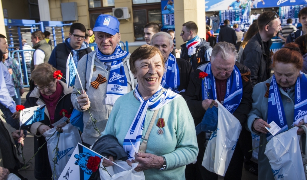 Ветераны блокадники на  матче СОГАЗ-Чемпионат России 2014/2015, «Зенит» — «Ростов»