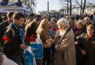 Ветераны блокадники на  матче СОГАЗ-Чемпионат России 2014/2015, «Зенит» — «Ростов»