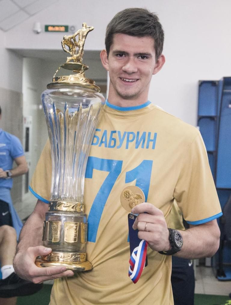 Команда в раздевалке празднует победу в Чемпионате России