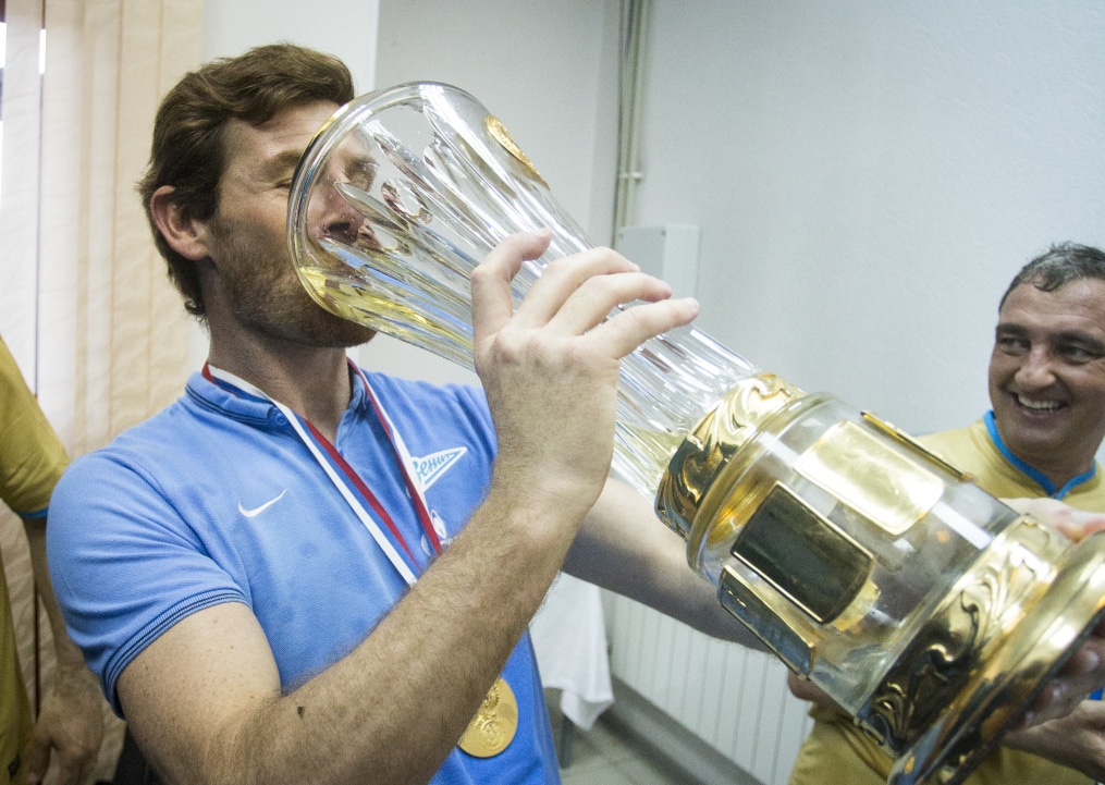 Команда в раздевалке празднует победу в Чемпионате России