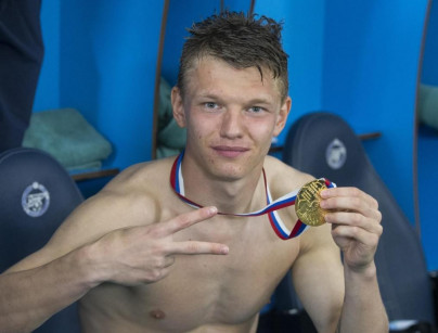 Команда в раздевалке празднует победу в Чемпионате России