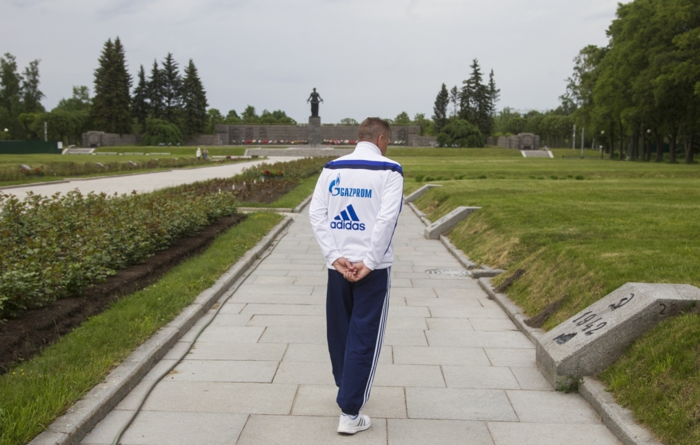 «Шальке 04» побывали на Пискаревском Мемориале