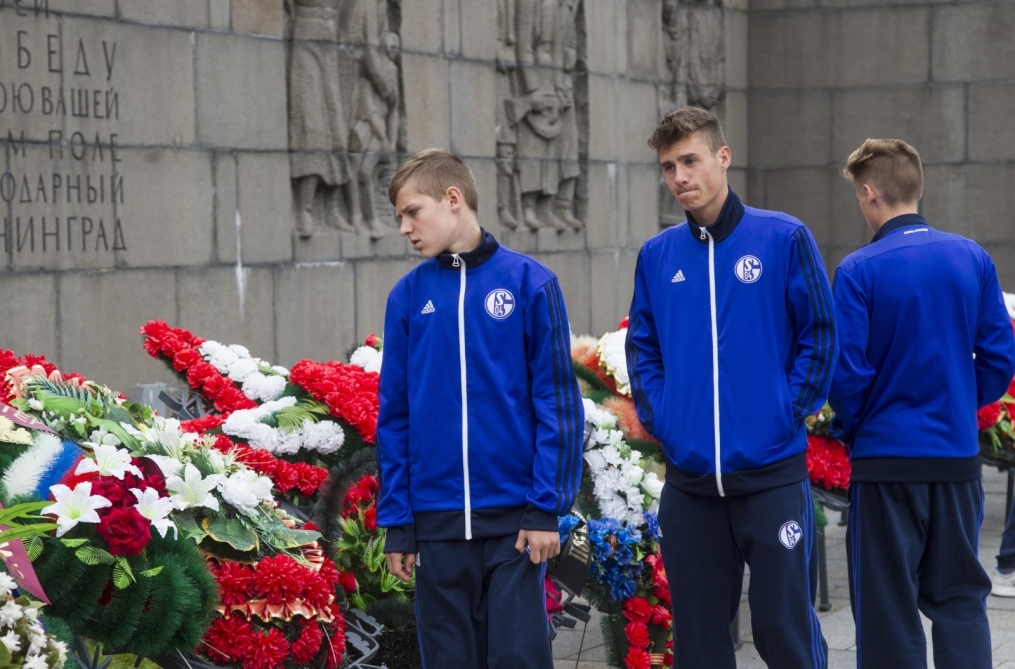 «Шальке 04» побывали на Пискаревском Мемориале