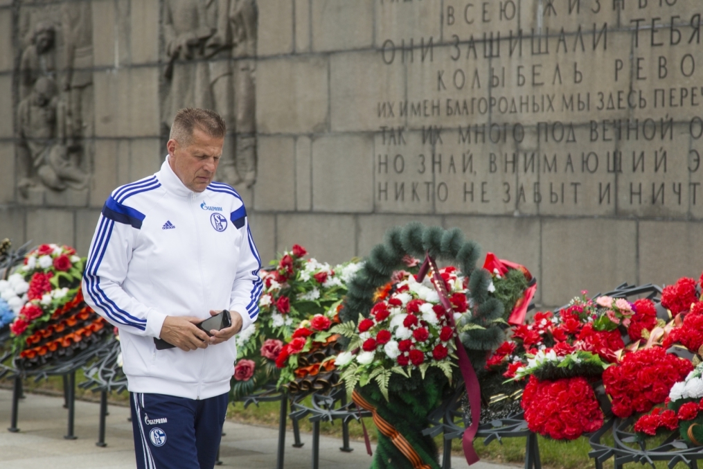 «Шальке 04» побывали на Пискаревском Мемориале
