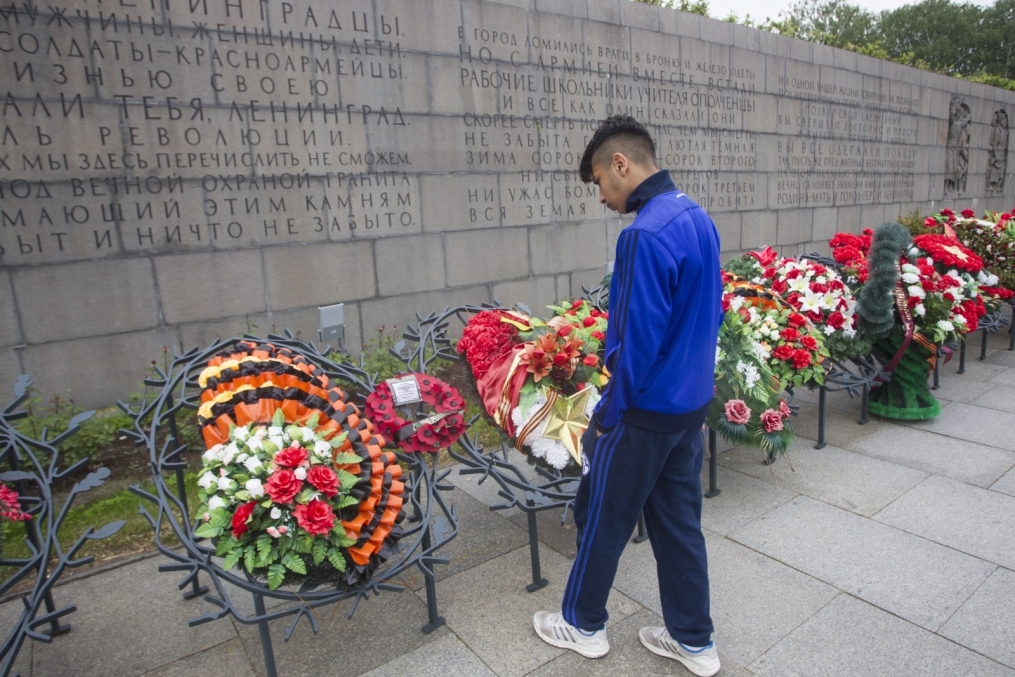 «Шальке 04» побывали на Пискаревском Мемориале