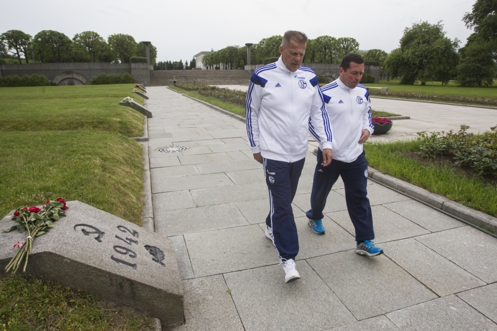 «Шальке 04» побывали на Пискаревском Мемориале