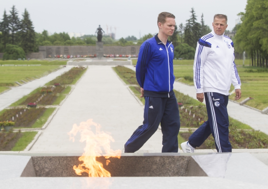 «Шальке 04» побывали на Пискаревском Мемориале