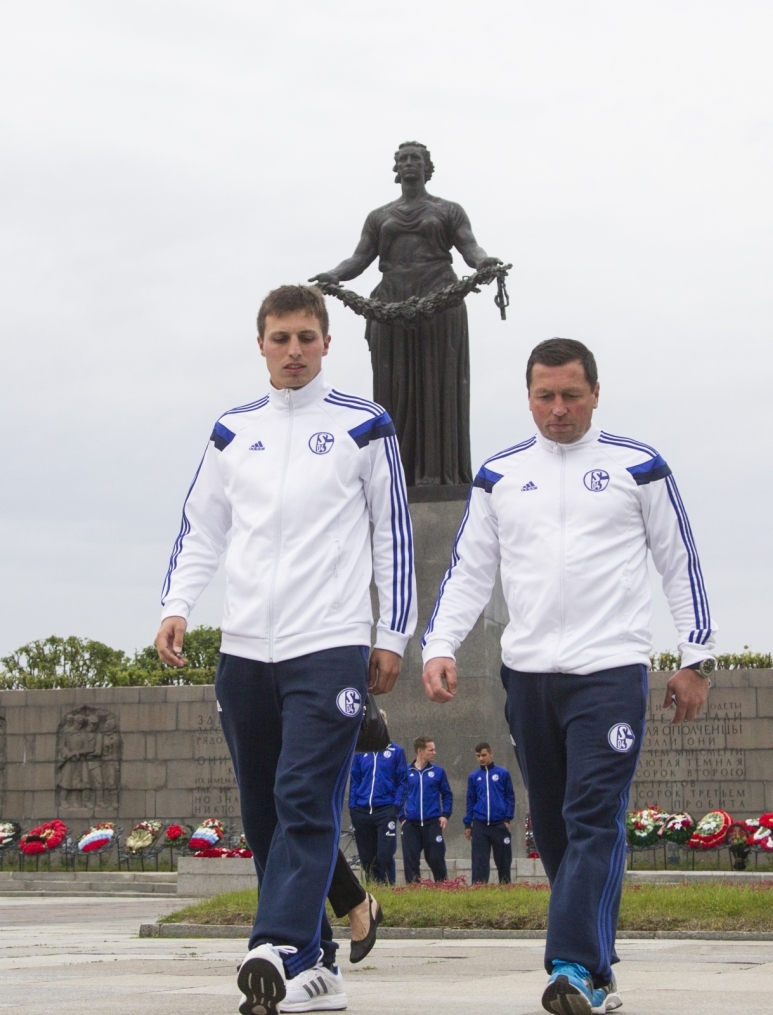 «Шальке 04» побывали на Пискаревском Мемориале