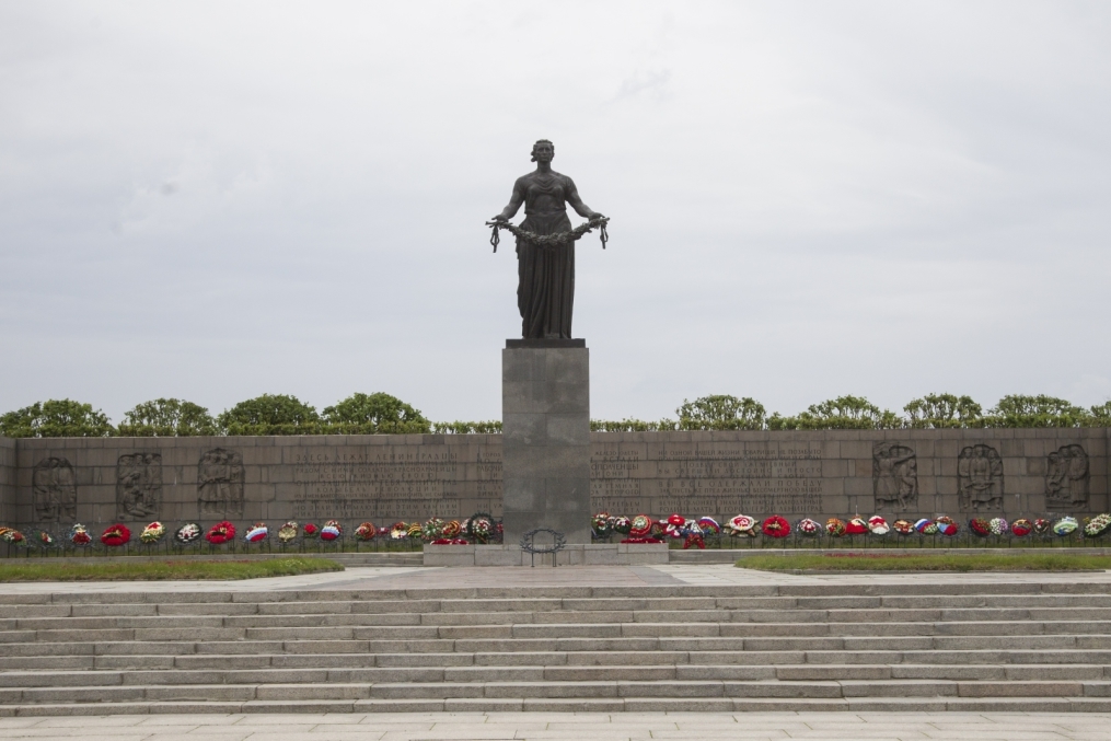 «Шальке 04» побывали на Пискаревском Мемориале