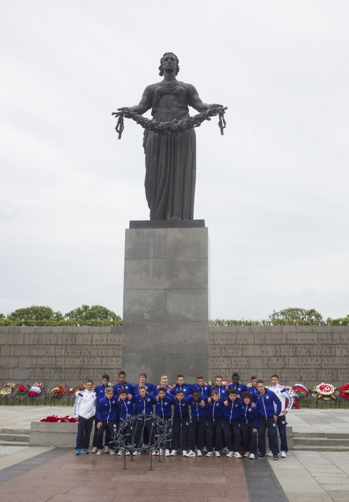 «Шальке 04» побывали на Пискаревском Мемориале
