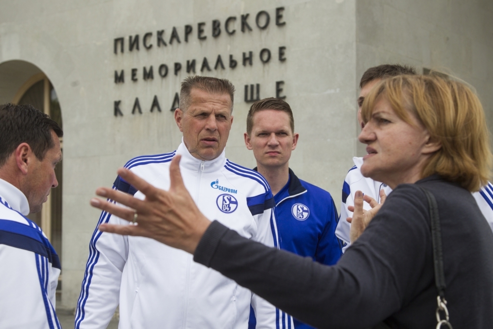 «Шальке 04» побывали на Пискаревском Мемориале