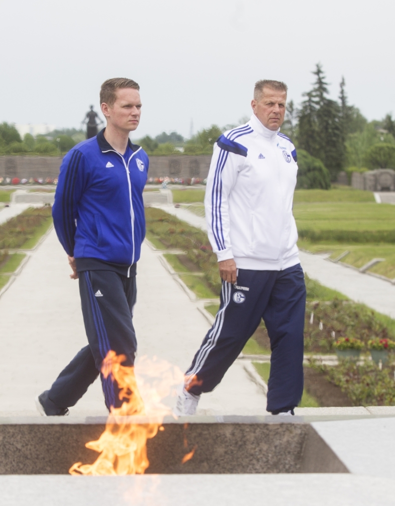 «Шальке 04» побывали на Пискаревском Мемориале