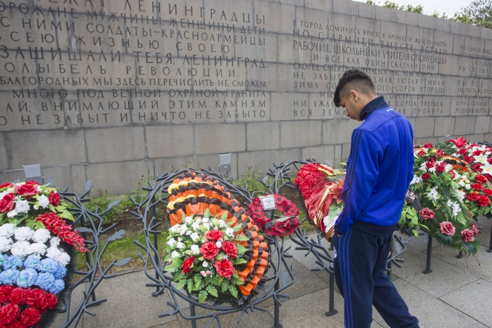 «Шальке 04» побывали на Пискаревском Мемориале