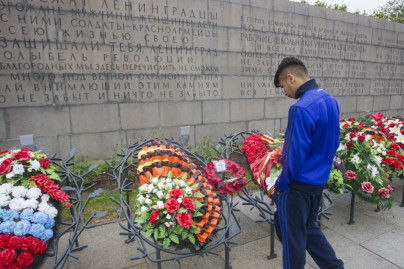 «Шальке 04» побывали на Пискаревском Мемориале
