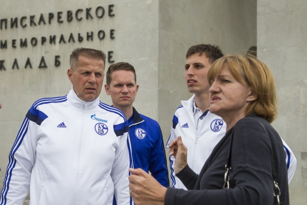 «Шальке 04» побывали на Пискаревском Мемориале