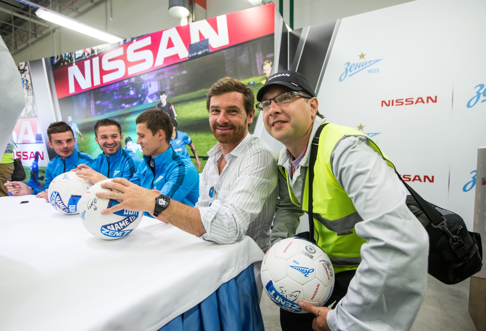 Церемония вручения ключей от автомобилей Nissan игрокам ФК «Зенит»