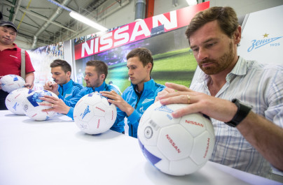 Церемония вручения ключей от автомобилей Nissan игрокам ФК «Зенит»