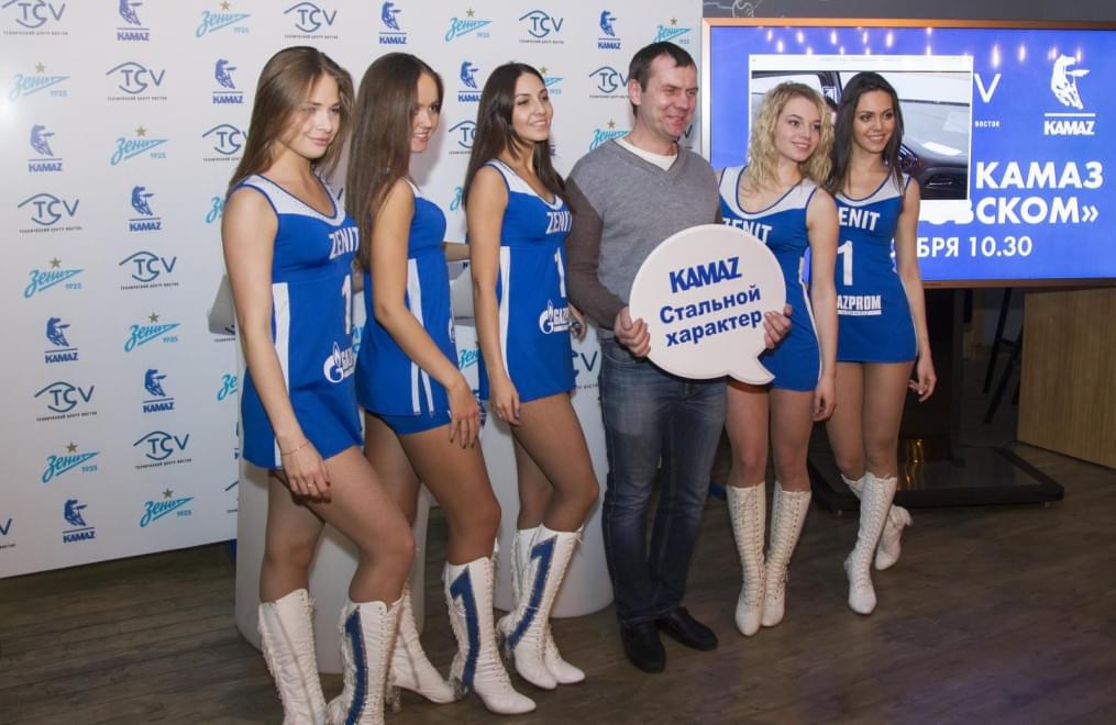 Тест-драйв «Камаз» на стадионе «Петровский»