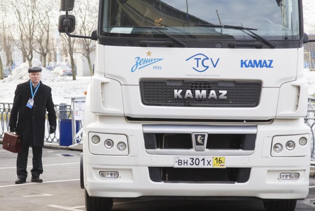 Тест-драйв «Камаз» на стадионе «Петровский»