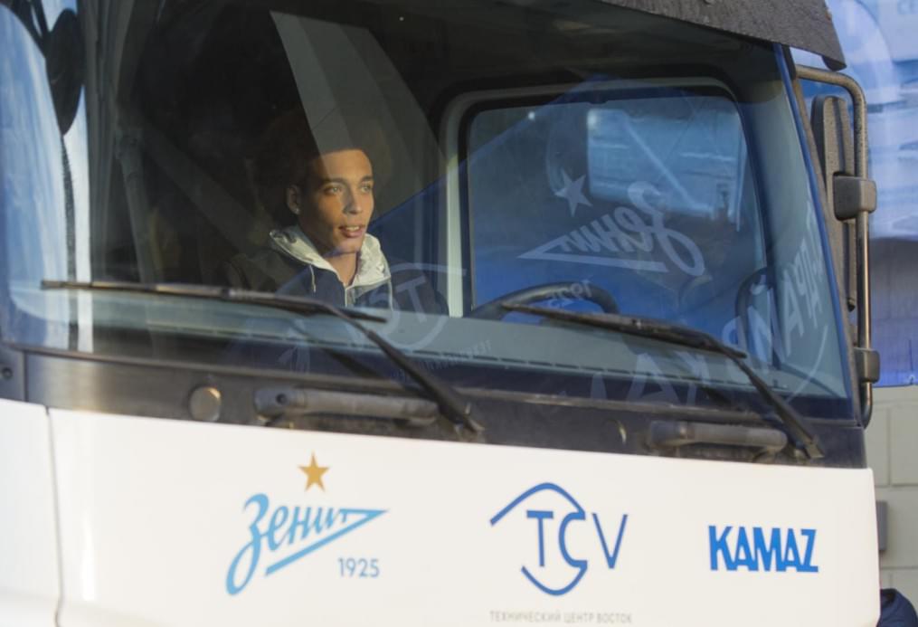 Тест-драйв «Камаз» на стадионе «Петровский»