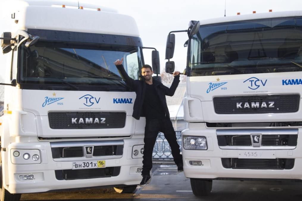 Тест-драйв «Камаз» на стадионе «Петровский»