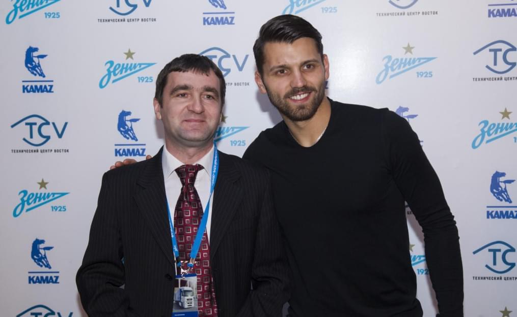 Тест-драйв «Камаз» на стадионе «Петровский»