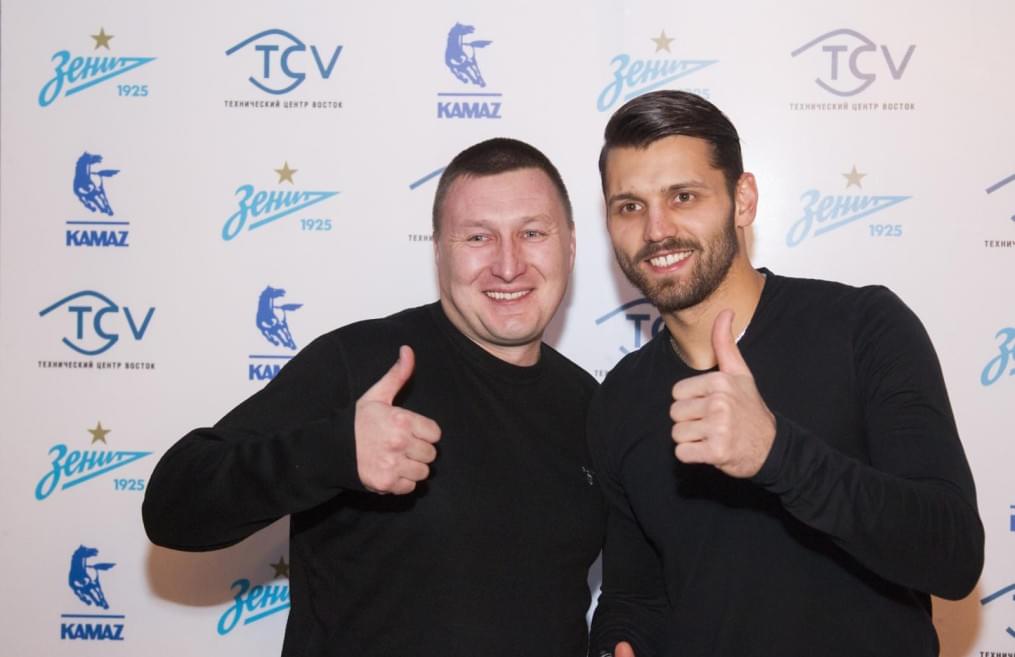 Тест-драйв «Камаз» на стадионе «Петровский»
