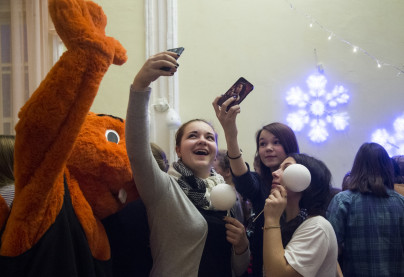 «Новогодний рейс» сине-бело-голубых: фоторепортаж из Детского дома № 53