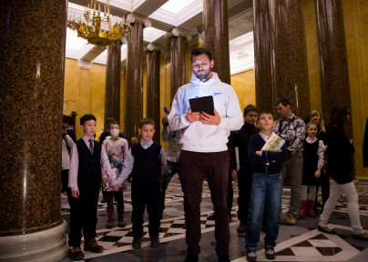 «Давай-давай!»: Юрий Лодыгин поработал эксурсоводом, чтобы помочь больным детям