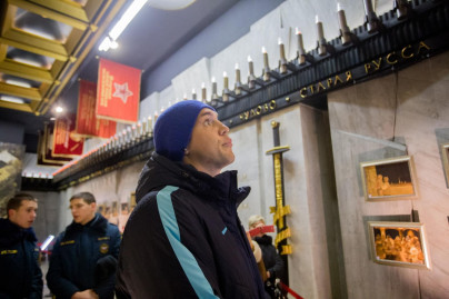 Футболисты ФК «Зенит» возложили цветы к Монументу героическим защитникам Ленинграда