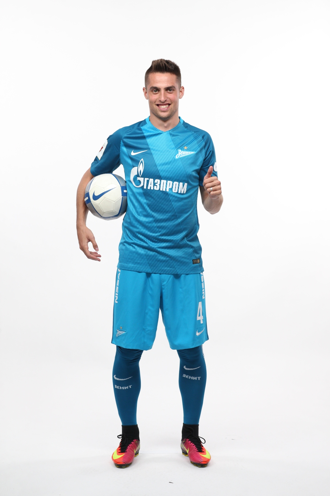 Фотосессия футболистов и тренеров основного состава ФК «Зенит» сезона 2016/2017