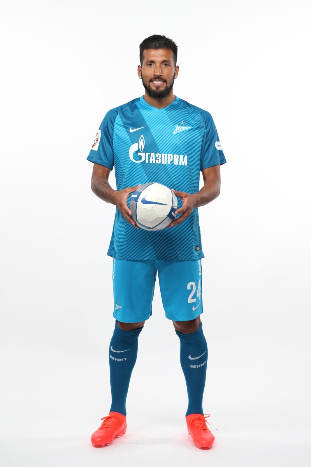 Фотосессия футболистов и тренеров основного состава ФК «Зенит» сезона 2016/2017