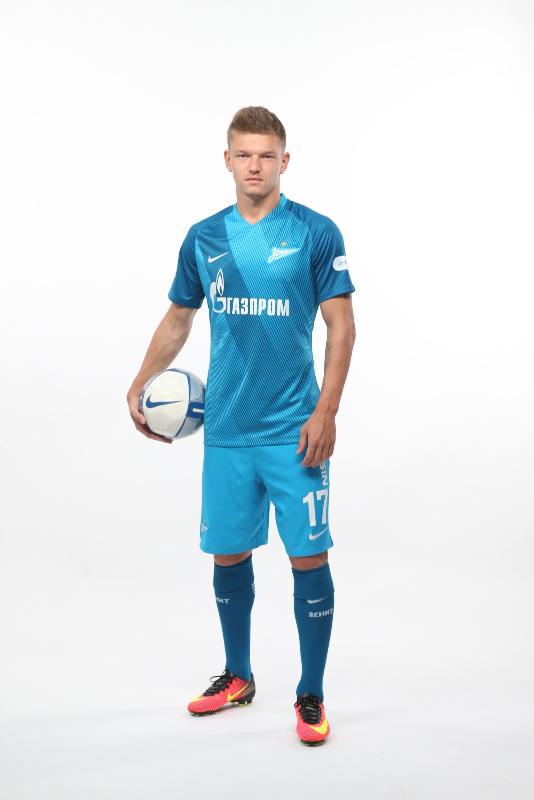 Фотосессия футболистов и тренеров основного состава ФК «Зенит» сезона 2016/2017