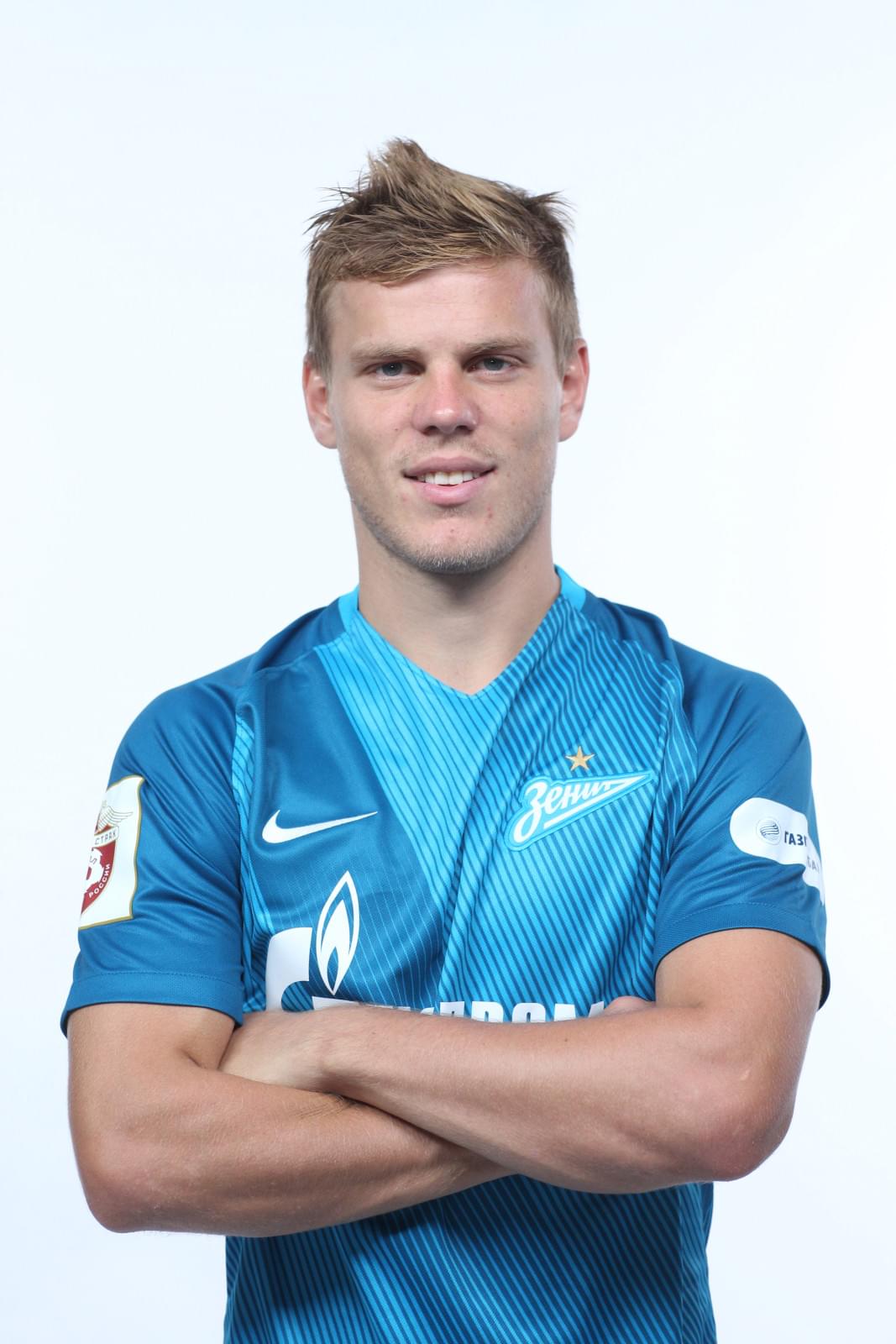 Фотосессия футболистов и тренеров основного состава ФК «Зенит» сезона 2016/2017