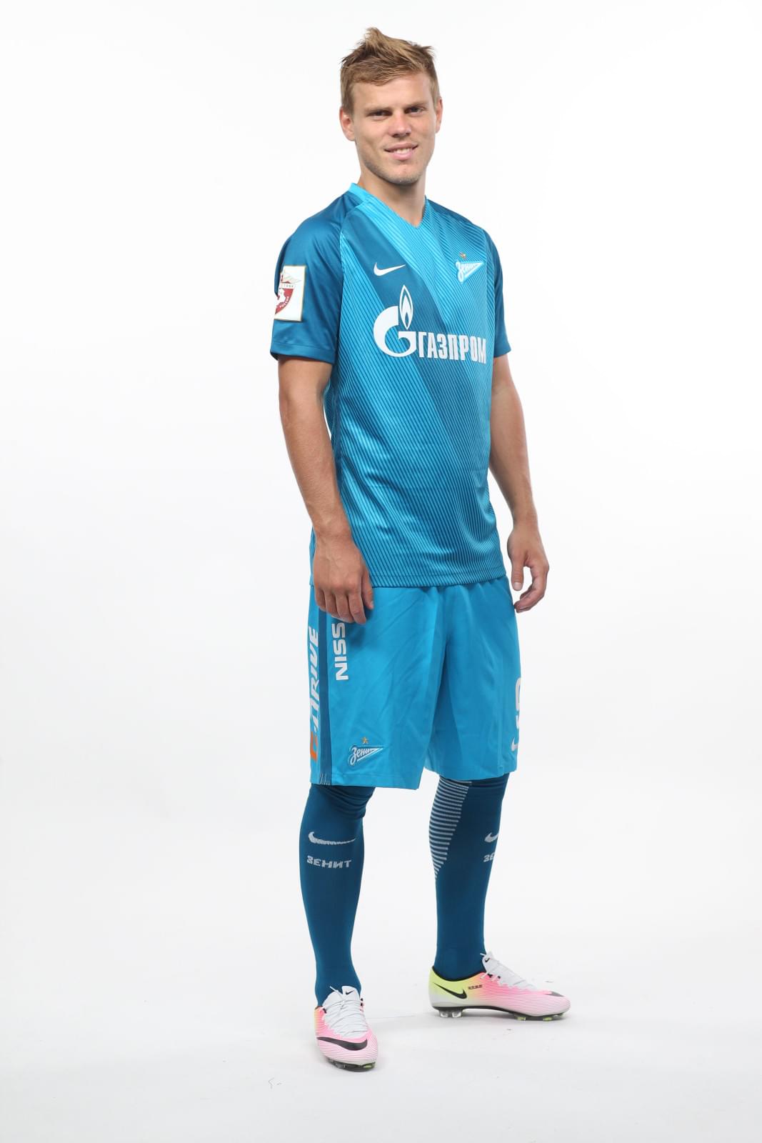 Фотосессия футболистов и тренеров основного состава ФК «Зенит» сезона 2016/2017