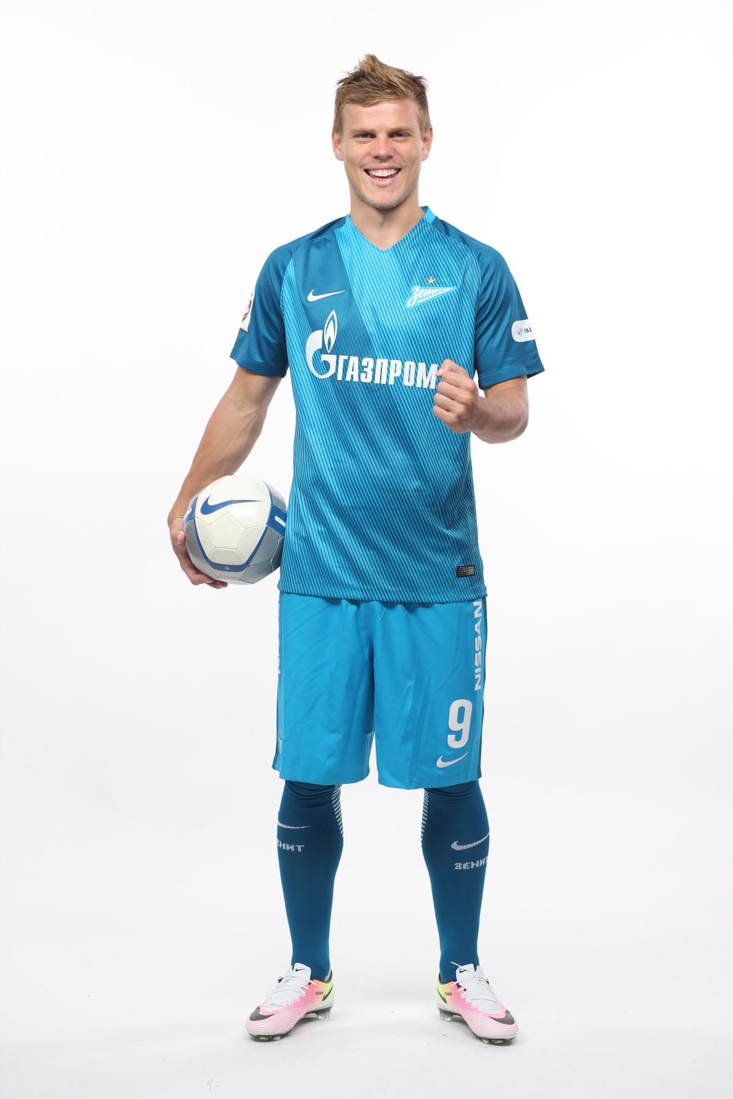 Фотосессия футболистов и тренеров основного состава ФК «Зенит» сезона 2016/2017