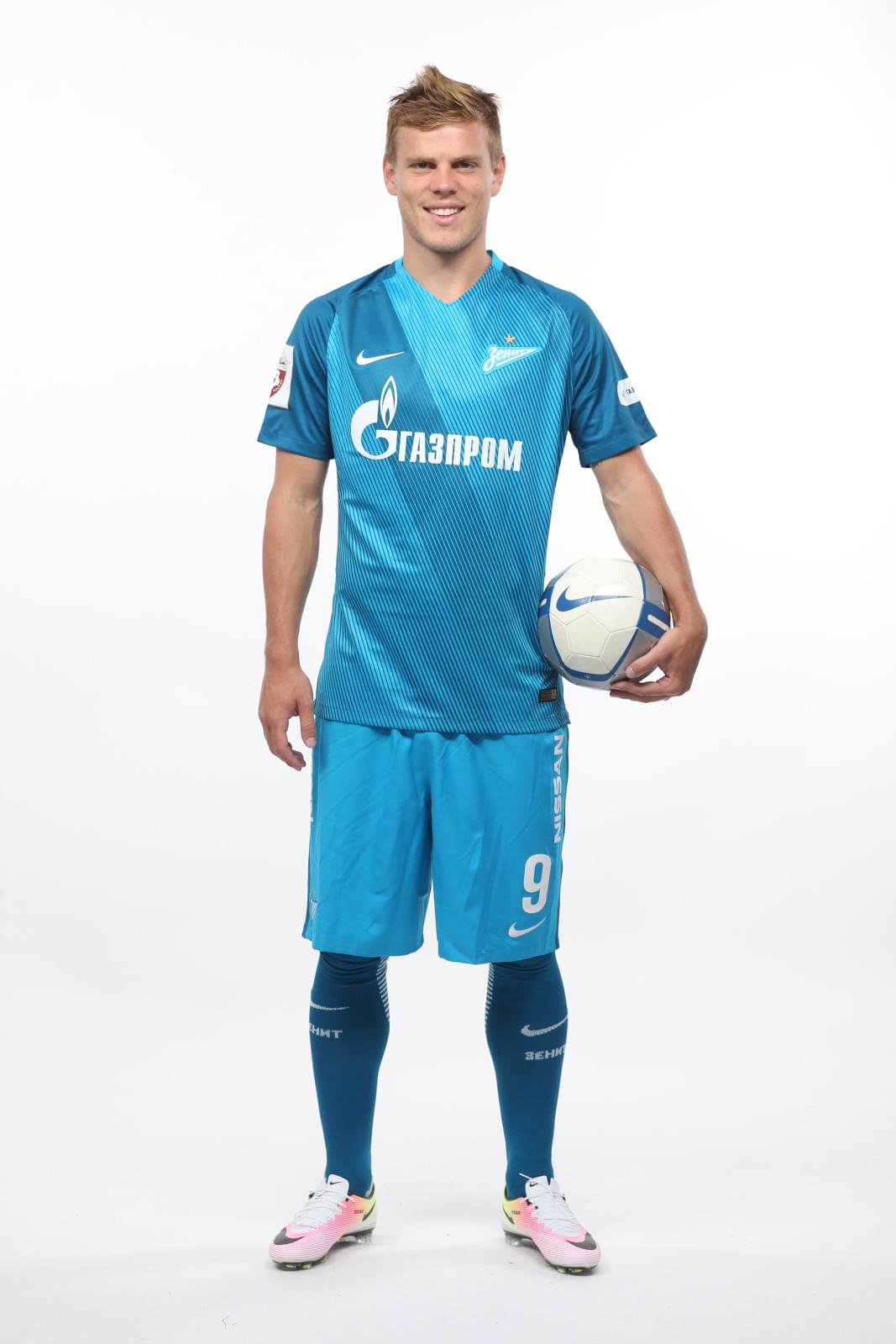 Фотосессия футболистов и тренеров основного состава ФК «Зенит» сезона 2016/2017